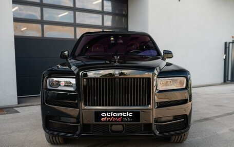 Rolls-Royce Cullinan, 2023 год, 36 990 000 рублей, 1 фотография