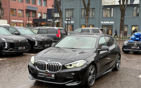 BMW 1 серия, 2022 год, 2 640 000 рублей, 1 фотография