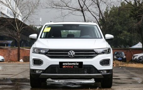 Volkswagen T-Roc I, 2023 год, 2 290 000 рублей, 2 фотография