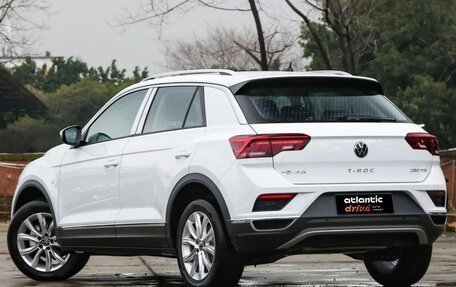 Volkswagen T-Roc I, 2023 год, 2 290 000 рублей, 5 фотография