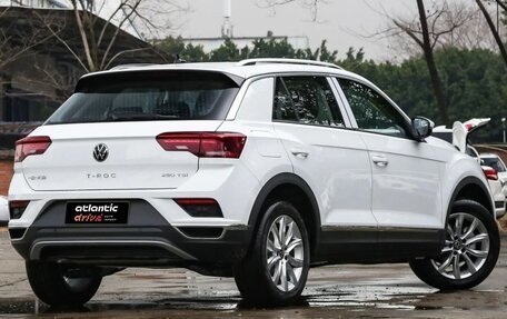 Volkswagen T-Roc I, 2023 год, 2 290 000 рублей, 7 фотография