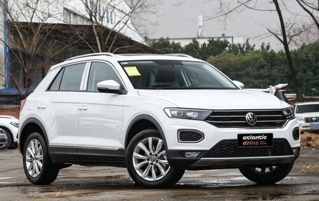 Volkswagen T-Roc I, 2023 год, 2 290 000 рублей, 3 фотография