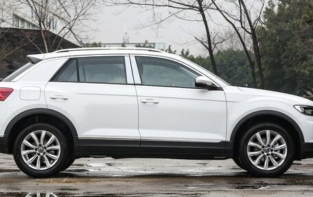 Volkswagen T-Roc I, 2023 год, 2 290 000 рублей, 8 фотография