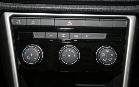 Volkswagen T-Roc I, 2023 год, 2 290 000 рублей, 19 фотография