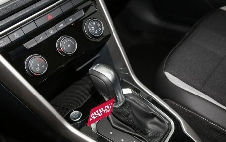 Volkswagen T-Roc I, 2023 год, 2 290 000 рублей, 17 фотография