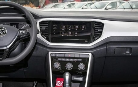 Volkswagen T-Roc I, 2023 год, 2 290 000 рублей, 14 фотография