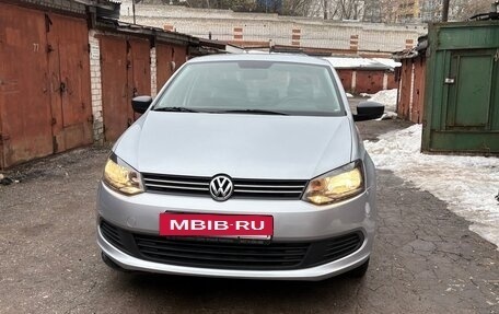 Volkswagen Polo VI (EU Market), 2013 год, 930 000 рублей, 2 фотография