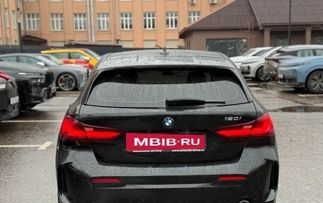 BMW 1 серия, 2022 год, 2 640 000 рублей, 5 фотография