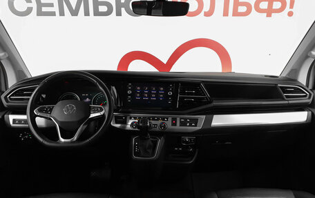 Volkswagen Multivan T6 рестайлинг, 2022 год, 9 400 000 рублей, 8 фотография