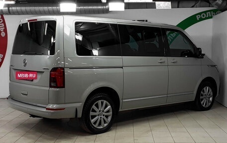 Volkswagen Multivan T6 рестайлинг, 2022 год, 9 400 000 рублей, 4 фотография