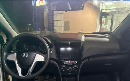 Hyundai Solaris II рестайлинг, 2013 год, 390 000 рублей, 10 фотография