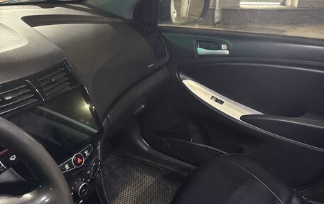 Hyundai Solaris II рестайлинг, 2013 год, 390 000 рублей, 11 фотография