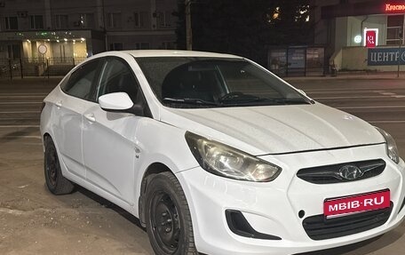 Hyundai Solaris II рестайлинг, 2013 год, 390 000 рублей, 1 фотография