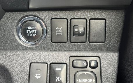 Toyota Ractis II, 2011 год, 695 000 рублей, 14 фотография