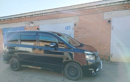 Toyota Voxy II, 2009 год, 1 150 000 рублей, 2 фотография