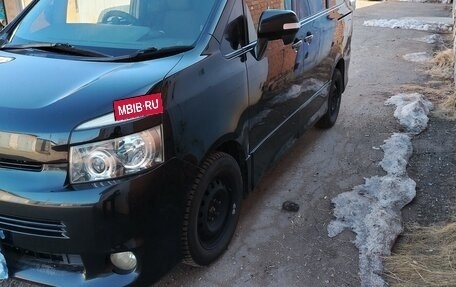 Toyota Voxy II, 2009 год, 1 150 000 рублей, 1 фотография