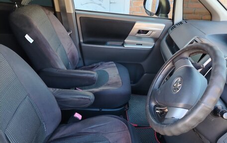 Toyota Voxy II, 2009 год, 1 150 000 рублей, 6 фотография