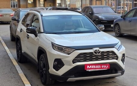 Toyota RAV4, 2021 год, 3 700 000 рублей, 5 фотография