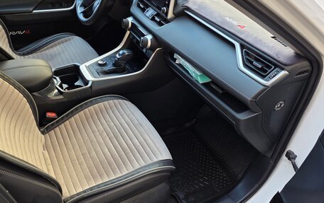 Toyota RAV4, 2021 год, 3 700 000 рублей, 10 фотография
