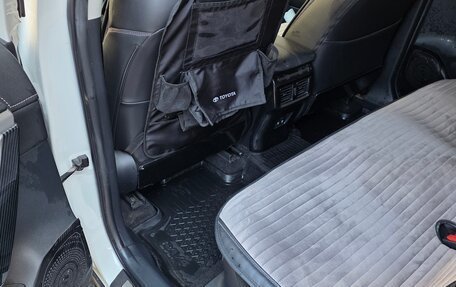 Toyota RAV4, 2021 год, 3 700 000 рублей, 9 фотография