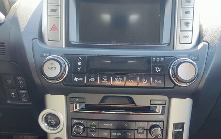 Toyota Land Cruiser Prado 150 рестайлинг 2, 2010 год, 2 800 000 рублей, 10 фотография