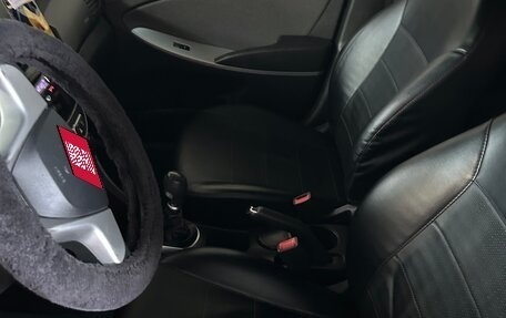 Hyundai Solaris II рестайлинг, 2013 год, 850 000 рублей, 3 фотография