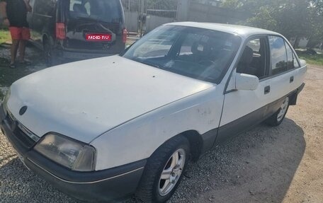 Opel Omega A, 1988 год, 100 000 рублей, 1 фотография