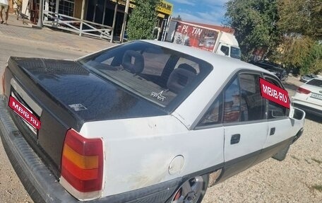 Opel Omega A, 1988 год, 100 000 рублей, 4 фотография