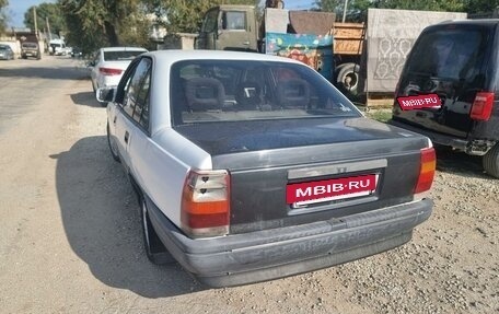 Opel Omega A, 1988 год, 100 000 рублей, 3 фотография