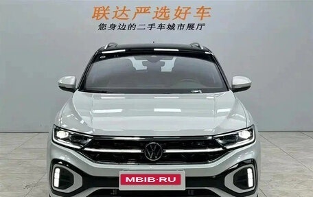 Volkswagen T-Roc I, 2022 год, 1 655 123 рублей, 2 фотография