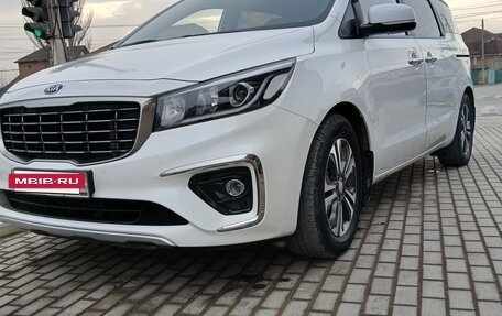 KIA Carnival III, 2020 год, 2 570 000 рублей, 2 фотография