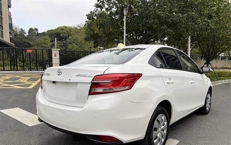 Toyota Yaris XP150 рестайлинг, 2022 год, 1 150 000 рублей, 4 фотография