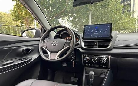 Toyota Yaris XP150 рестайлинг, 2022 год, 1 150 000 рублей, 6 фотография