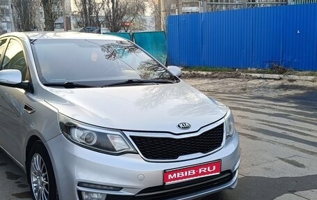 KIA Rio III рестайлинг, 2015 год, 920 000 рублей, 1 фотография