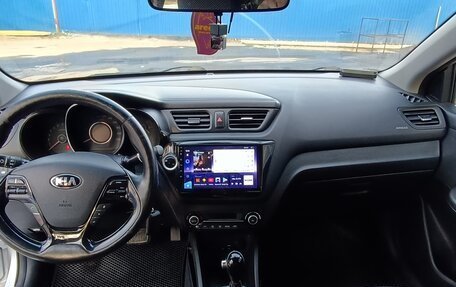 KIA Rio III рестайлинг, 2015 год, 920 000 рублей, 10 фотография