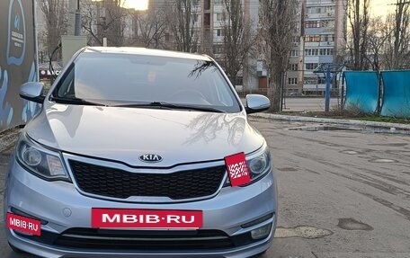KIA Rio III рестайлинг, 2015 год, 920 000 рублей, 2 фотография