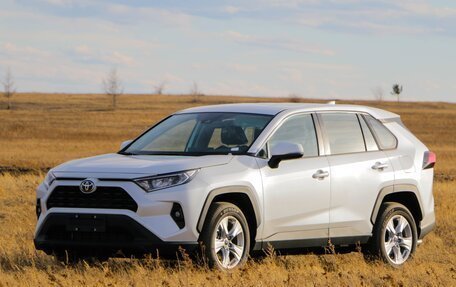 Toyota RAV4, 2025 год, 3 700 000 рублей, 2 фотография