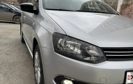 Volkswagen Polo VI (EU Market), 2013 год, 900 000 рублей, 2 фотография
