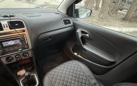 Volkswagen Polo VI (EU Market), 2013 год, 900 000 рублей, 13 фотография