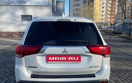 Mitsubishi Outlander III рестайлинг 3, 2018 год, 1 849 000 рублей, 9 фотография