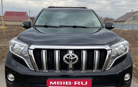 Toyota Land Cruiser Prado 150 рестайлинг 2, 2017 год, 4 500 000 рублей, 3 фотография