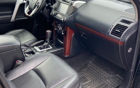 Toyota Land Cruiser Prado 150 рестайлинг 2, 2017 год, 4 500 000 рублей, 17 фотография