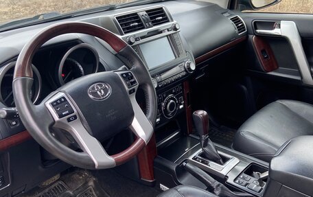 Toyota Land Cruiser Prado 150 рестайлинг 2, 2017 год, 4 500 000 рублей, 19 фотография