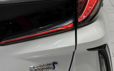 Toyota Prius IV XW50, 2018 год, 2 357 000 рублей, 11 фотография