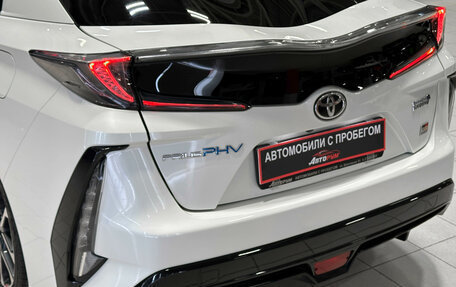 Toyota Prius IV XW50, 2018 год, 2 357 000 рублей, 13 фотография