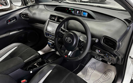 Toyota Prius IV XW50, 2018 год, 2 357 000 рублей, 15 фотография