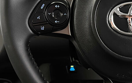 Toyota Prius IV XW50, 2018 год, 2 357 000 рублей, 26 фотография