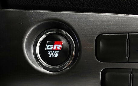 Toyota Prius IV XW50, 2018 год, 2 357 000 рублей, 25 фотография