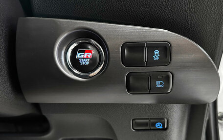 Toyota Prius IV XW50, 2018 год, 2 357 000 рублей, 28 фотография