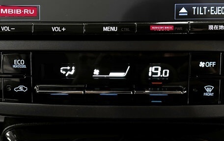 Toyota Prius IV XW50, 2018 год, 2 357 000 рублей, 30 фотография